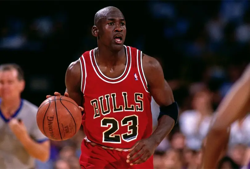 &iquest;Qu&eacute; le pas&oacute; al jersey que le robaron a Michael Jordan en un partido de 1990?