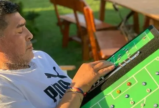 A Maradona le ponían pastillas en su cerveza para que no jodiera toda la noche A Maradona le ponían pastillas en su cerveza para que no jodiera toda la noche