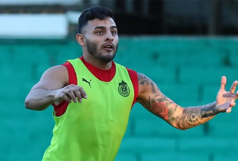 Lozano responde a Alexis Vega: necesitamos a gente que dé la vida, no una lesión Lozano responde a Alexis Vega: necesitamos a gente que dé la vida, no una lesión