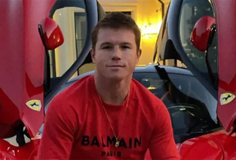 Canelo presume en redes su nuevo Ferrari de 4 millones de dólares Canelo presume en redes su nuevo Ferrari de 4 millones de dólares