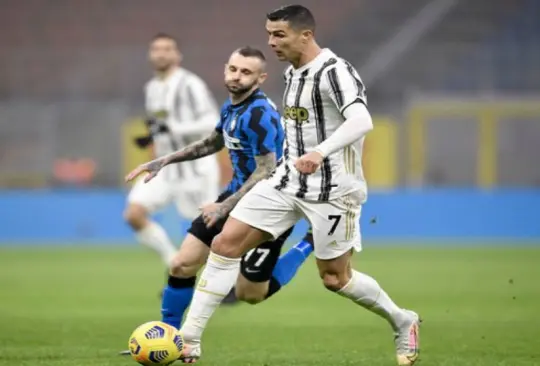 Regalito del defensa a Cristiano Ronaldo pone a Juventus en ventaja sobre Inter Regalito del defensa a Cristiano Ronaldo pone a Juventus en ventaja sobre Inter