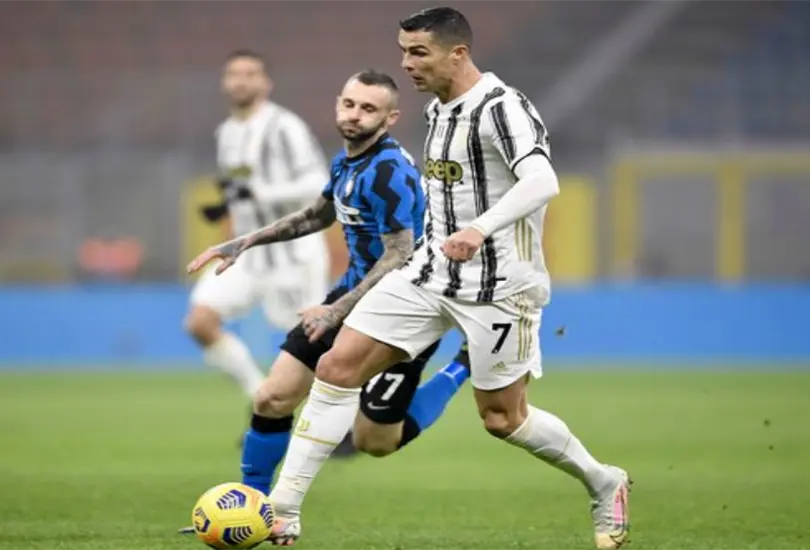 Regalito del defensa a Cristiano Ronaldo pone a Juventus en ventaja sobre Inter Regalito del defensa a Cristiano Ronaldo pone a Juventus en ventaja sobre Inter