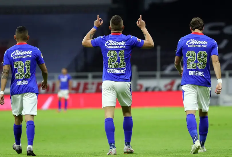 Cruz Azul vence a Toluca y hace recordar a Kalusha