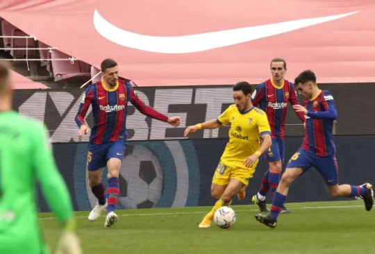 Barcelona empata ante el Cádiz y se aleja del liderato; Lenglet es criticado
