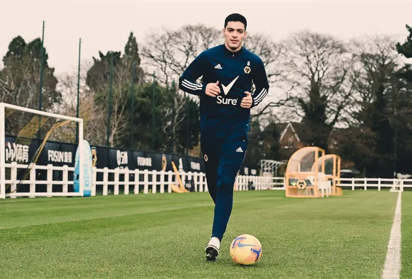 &iexcl;Un paso m&aacute;s para el regreso! Ra&uacute;l Jim&eacute;nez entrena con bal&oacute;n