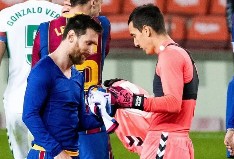 Antes de Edgar Bad&iacute;a, Messi solo le pidi&oacute; el jersey a otro jugador y era del Real Madrid