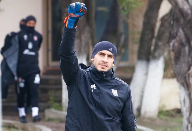 Nahuel Guzm&aacute;n responde a las cr&iacute;ticas por recibir gol de media cancha