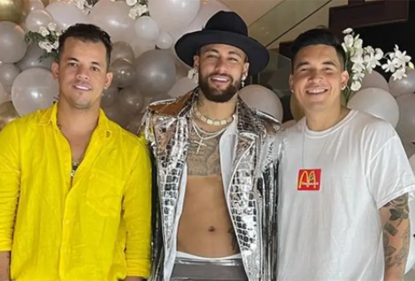 Neymar defiende sus fiestas: debemos tener tiempo para divertirnos Neymar defiende sus fiestas: debemos tener tiempo para divertirnos
