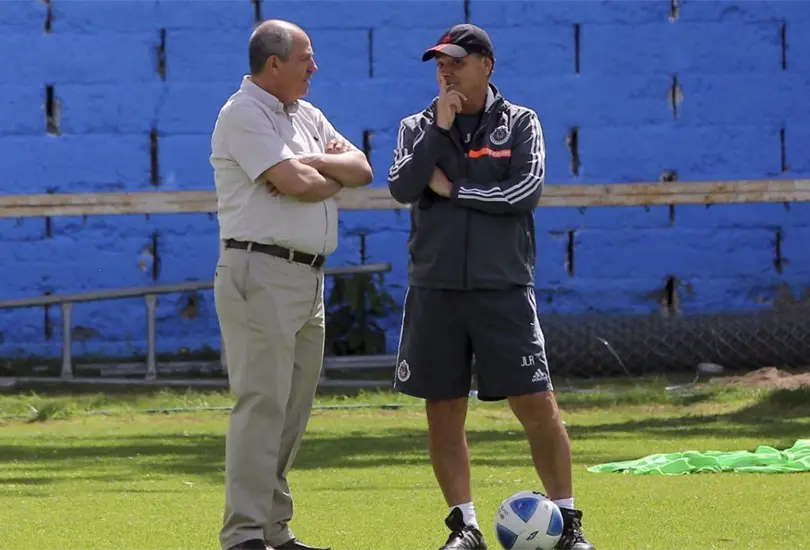 Güero Real critica a Chivas por retener a Vucetich y lo compara con su despido Güero Real critica a Chivas por retener a Vucetich y lo compara con su despido
