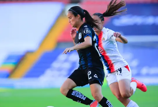La patada de Carolina Jaramillo a Jazmín Enrigue al finalizar el Gallos vs Chivas La patada de Carolina Jaramillo a Jazmín Enrigue al finalizar el Gallos vs Chivas