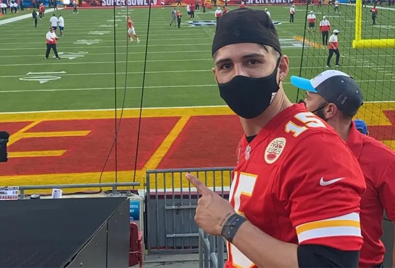Alan Pulido presume en redes su visita al Super Bowl LV