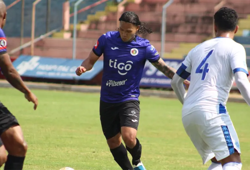 Gullit Pe&ntilde;a, todo un killer: hace gol en la victoria del FAS en El Salvador