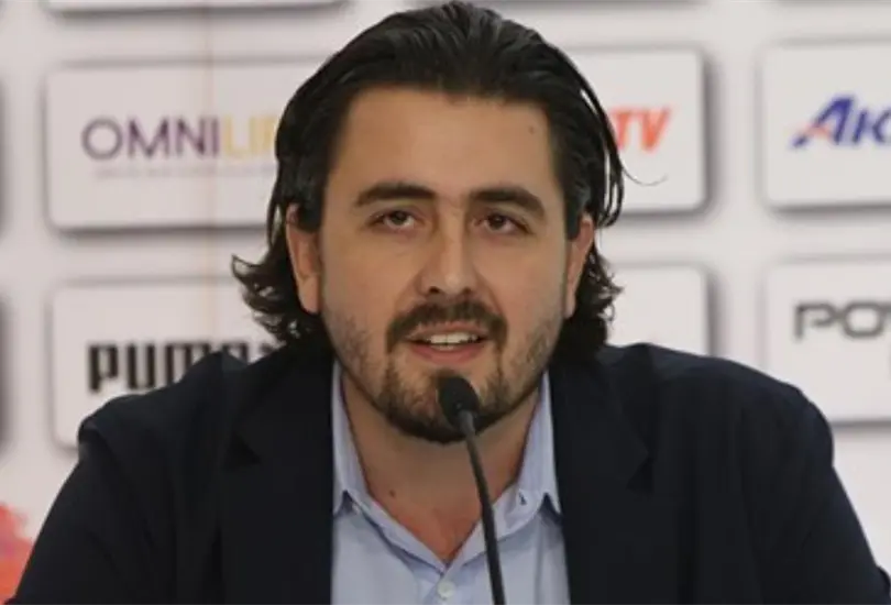 Desde una boda, Amaury Vergara sufri&oacute; la derrota de las Chivas 