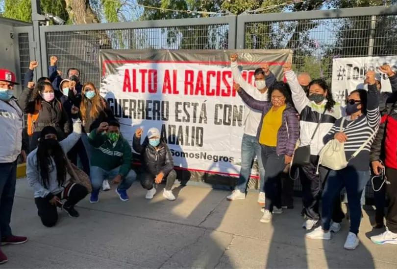 Adalid Maganda arma plantón afuera de la FMF; lo demandan por extorsión Adalid Maganda arma plantón afuera de la FMF; lo demandan por extorsión
