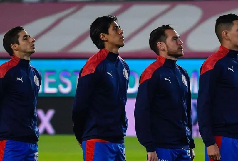 Chivas reaparece tras el Cl&aacute;sico... solo para aclarar supuesta indisciplina