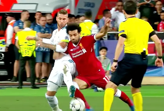 Mohamed Salah ni va a acercarse a Sergio Ramos, dice Roberto Carlos
