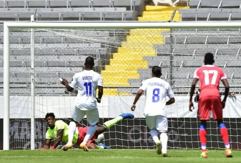 Portero de Haití jugó con guantes prestados; reclaman fair play a Honduras Portero de Haití jugó con guantes prestados; reclaman fair play a Honduras