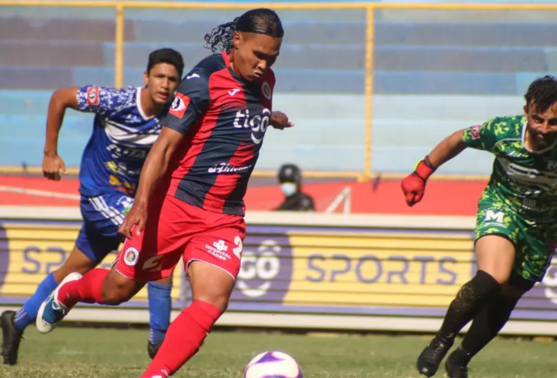 Gullit Peña anota su segundo gol con el Deportivo FAS Gullit Peña anota su segundo gol con el Deportivo FAS