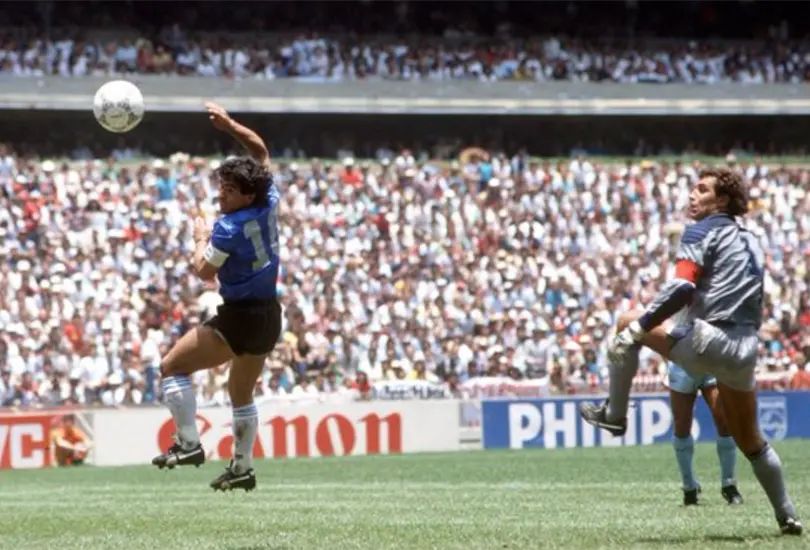 Maradona practicó la Mano de Dios, revela Jorge Valdano Maradona practicó la Mano de Dios, revela Jorge Valdano