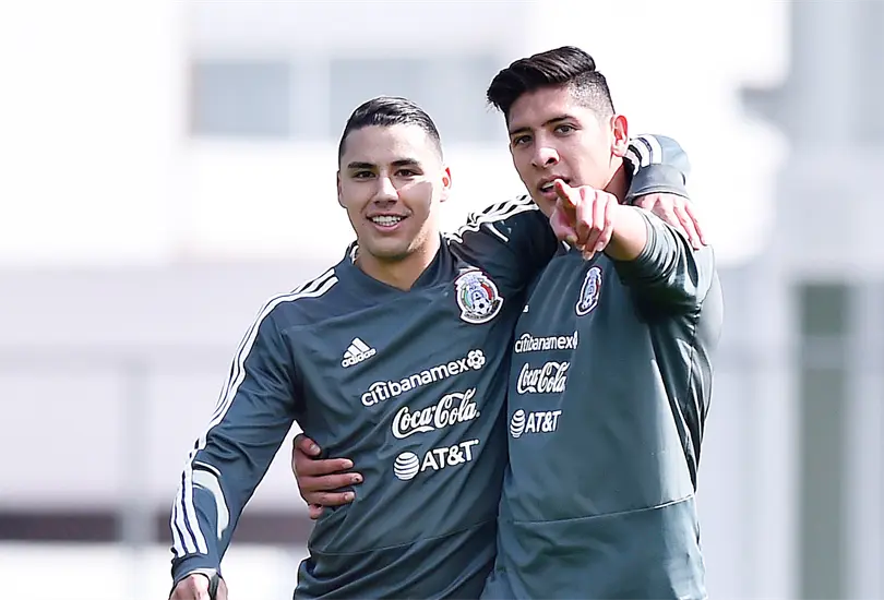 Edson &Aacute;lvarez ve a cinco de sus compa&ntilde;eros con nivel para Europa