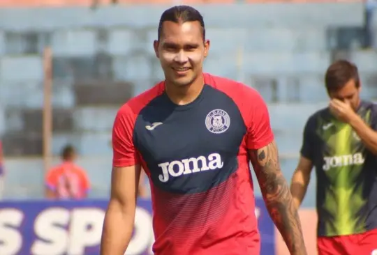 Comparan el fichaje de Gullit Peña con el de Abreu cuando llegó a El Salvador