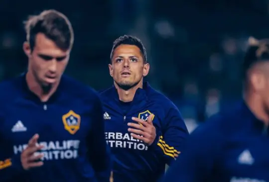 Chicharito no tiene quién lo surta de balones, lo defiende Cuauhtémoc Blanco Chicharito no tiene quién lo surta de balones, lo defiende Cuauhtémoc Blanco