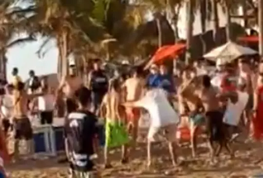 Arrebatados: fans de Chivas arman bronca campal previo a duelo vs Mazatlán Arrebatados: fans de Chivas arman bronca campal previo a duelo vs Mazatlán