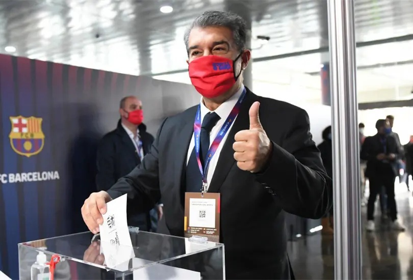 Joan Laporta arrasa en las elecciones y se convierte en presidente del Barcelona Joan Laporta arrasa en las elecciones y se convierte en presidente del Barcelona