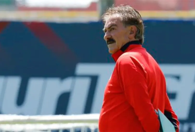 Revocan auto de libertad a Ricardo La Volpe por acusaciones de pod&oacute;loga