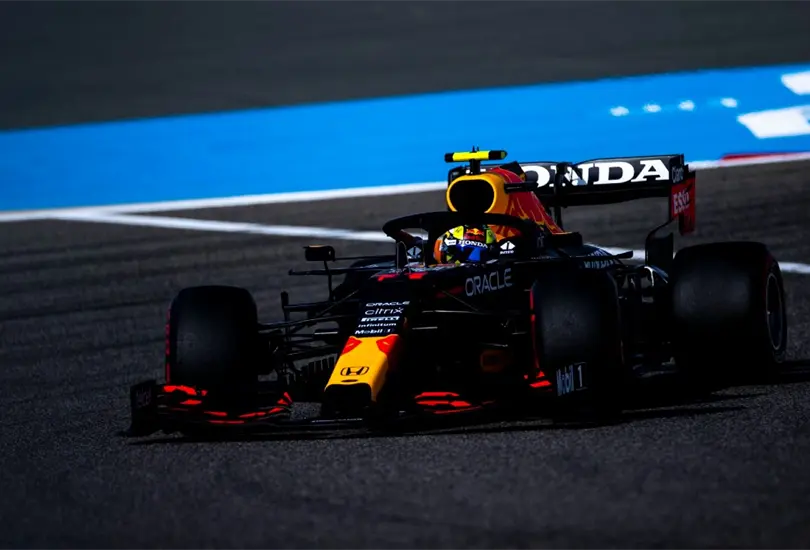 Director de Red Bull se quita el sombrero tras actuaci&oacute;n de Checo P&eacute;rez en Bahr&eacute;in