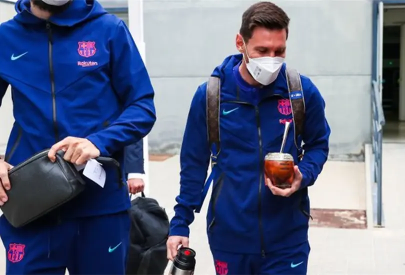 ¿Por qué Messi siempre arriba a los partidos con un mate y qué beneficios tiene? ¿Por qué Messi siempre arriba a los partidos con un mate y qué beneficios tiene?