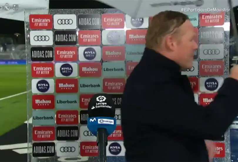 Koeman explota por el arbitraje y abandona entrevista por culpa de un reportero Koeman explota por el arbitraje y abandona entrevista por culpa de un reportero