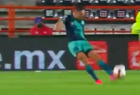 Salvador Reyes marca el gol de mayor distancia en la historia de la Liga MX Salvador Reyes marca el gol de mayor distancia en la historia de la Liga MX
