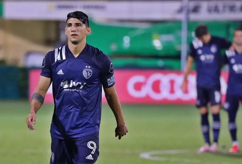 Alan Pulido asegura que en M&eacute;xico se menosprecia todo