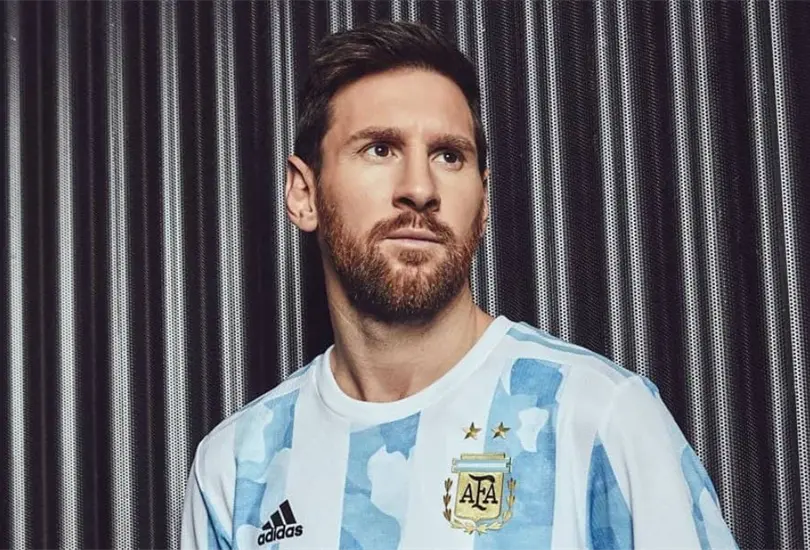 Messi regala jerseys firmados a farmac&eacute;utica que don&oacute; vacunas a Conmebol