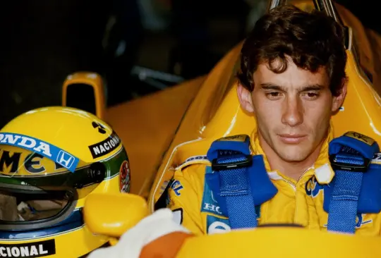 Ayrton Senna, el piloto que inspiró al Checo Pérez