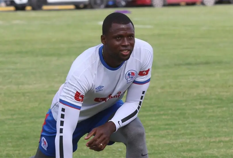 Concacaf NO inhabilitar&aacute; al futbolista que lesion&oacute; a Chucho L&oacute;pez