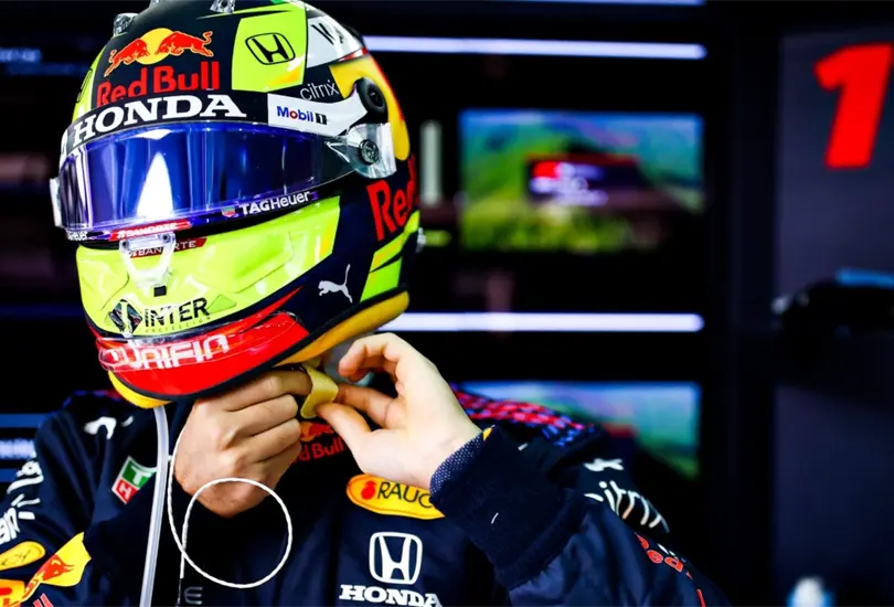 Lo lamento mucho, chicos. Ofrezco disculpas: Checo Pérez tras la carrera Lo lamento mucho, chicos. Ofrezco disculpas: Checo Pérez tras la carrera