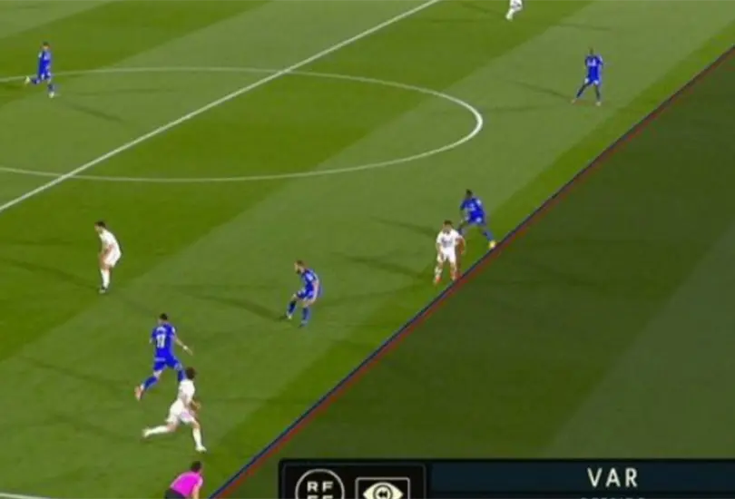 El VAR le anula gol que parec&iacute;a v&aacute;lido al Real Madrid y las redes reaccionan