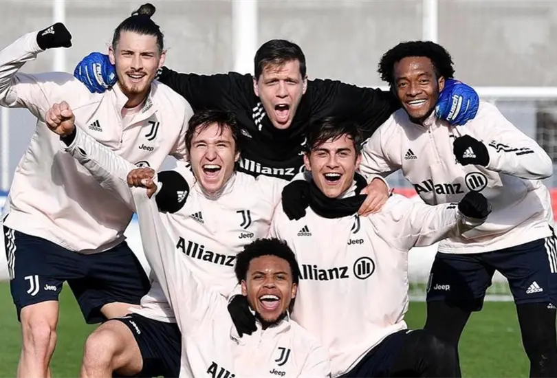 Dybala y otros dos jugadores de la Juventus son separados por romper protocolos Dybala y otros dos jugadores de la Juventus son separados por romper protocolos