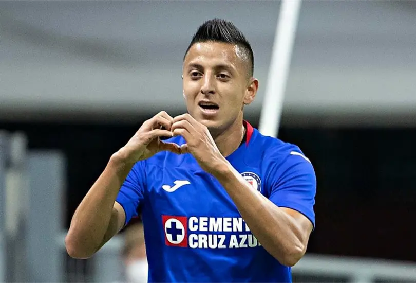 Piojo Alvarado ahorita estar&iacute;a jugando en Europa si no fuera por la FIFA, asegura su padre 
