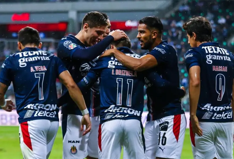 &iexcl;Ox&iacute;geno puro! Chivas se mete al repechaje tras derrotar a Rayados