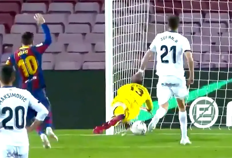 Getafe comete autogol incre&iacute;ble en goleada del Barcelona