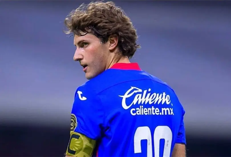 Santi Giménez le pide a aficionados de Cruz Azul soñar con la novena Santi Giménez le pide a aficionados de Cruz Azul soñar con la novena