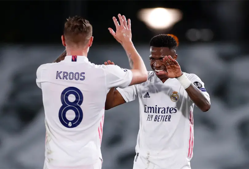 El doblete de Vinicius, el pase de Kroos y la magia de Asensio paran al Liverpool