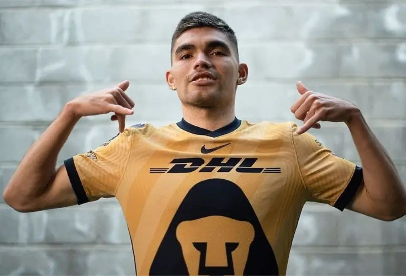 Johan V&aacute;squez ha tenido acercamientos de clubes europeos, asegura el propio defensor