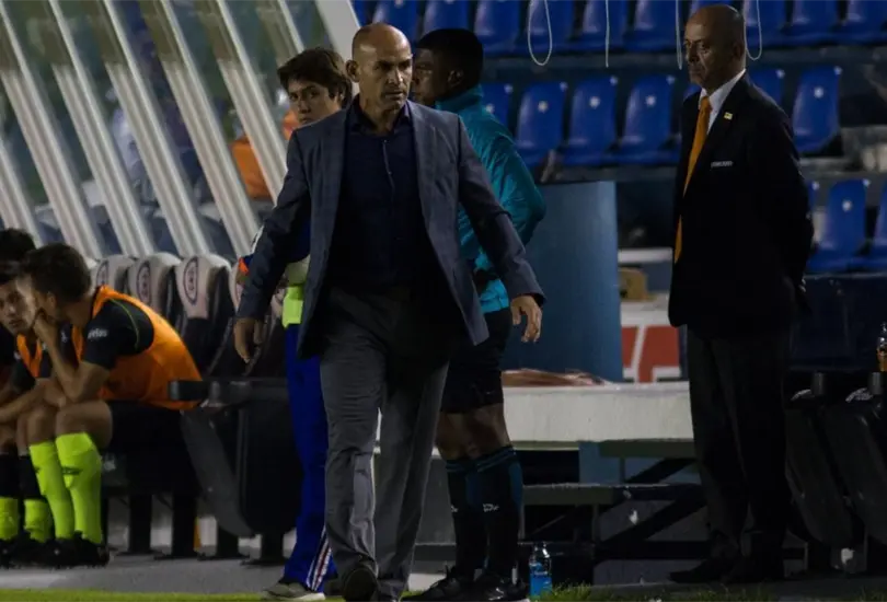 Jémez asegura que ayudó al Cruz Azul a que ahora esté en la pelea por el título Jémez asegura que ayudó al Cruz Azul a que ahora esté en la pelea por el título