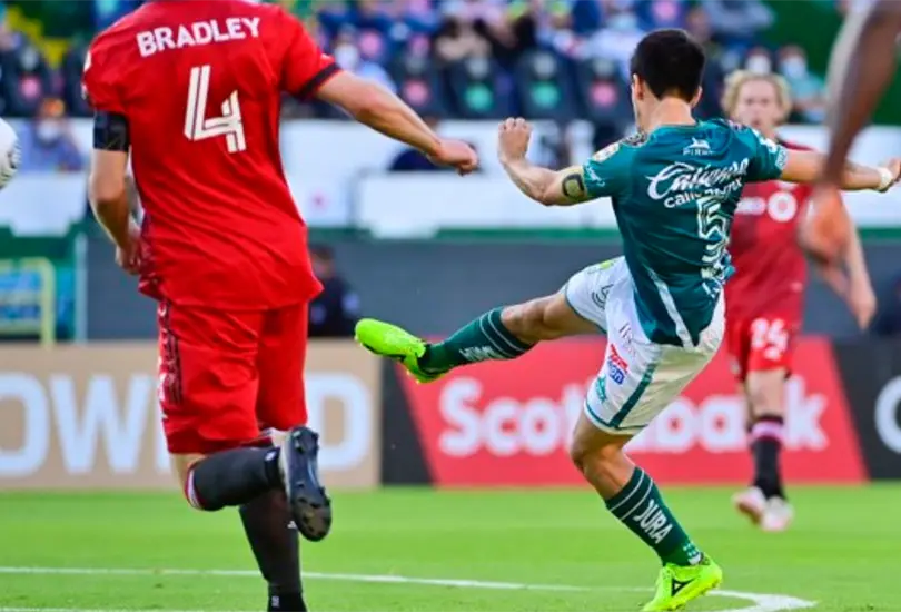 El golazo y el autogolazo de León ante Toronto en la Concachampions El golazo y el autogolazo de León ante Toronto en la Concachampions