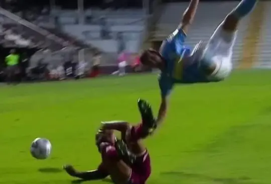 ¡De cárcel! La violenta entrada de jugador del Saprissa que no ameritó expulsión ¡De cárcel! La violenta entrada de jugador del Saprissa que no ameritó expulsión