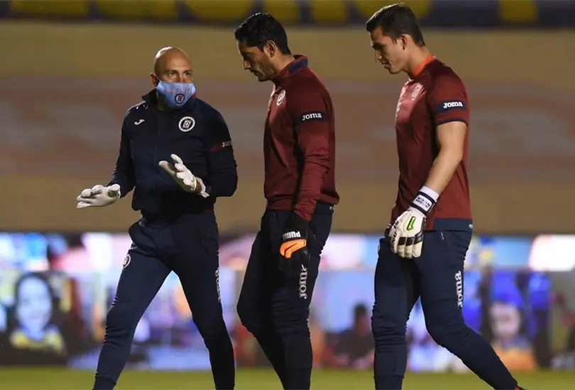 Jurado saldr&iacute;a de Cruz Azul para hacer valer la renovaci&oacute;n de Corona
